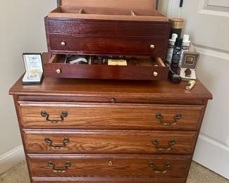 Chest of drawers 