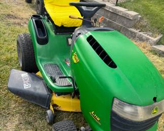 John Deere L118 Automatic Riding Lawn Tractor – 42” Mower Deck, 20 HP