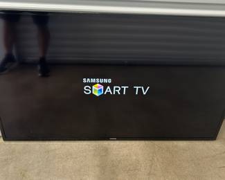 Samsung 60” Smart TV UN60J620DAFXZA – 1080p Full HD w/ Remote & Wall Mount