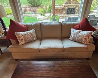Beautifully Upholstered 3-Seater Sofa with Nailhead Trim – Transitional Style