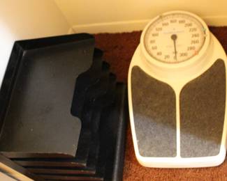 Scale and Paper Tray