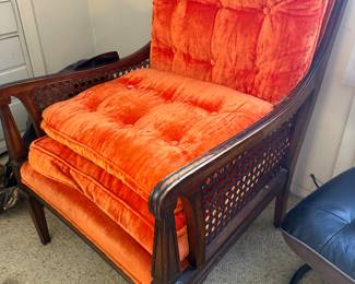 VINTAGE BRIGHT ORANGE CHAIR 