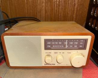 VINTAGE SANGEAN RADIO