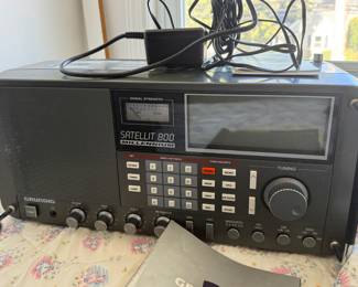 GRUNDIG SATELIGHT 800 
