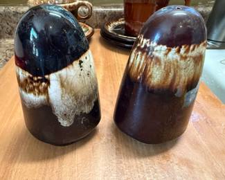 SALT N PEPPER SHAKERS