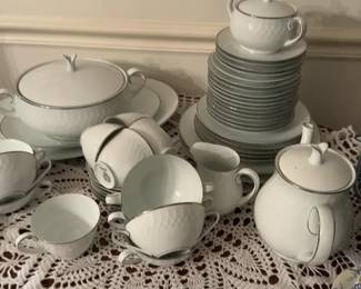 Noritake Sonoma Porcelain Dinnerware Set