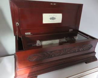 Antique Baldwin & Gleason Ideal Piccalo 4 Cylinder Music Box. Cira late 1800's Switzerland