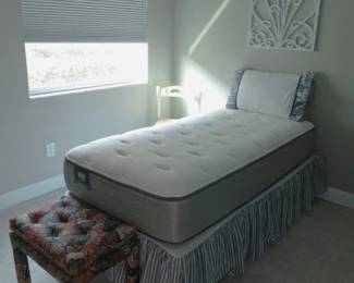 Twin Size Mattress/Boxspring by Simmons Beauty Sleep