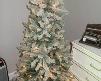 Snow Flocked Pre-lit Christmas Tree