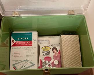 VINTAGE SEWING BOX FULL OF ACCESSORIES
