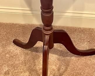 DEMI TABLE