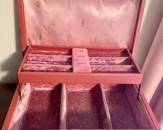 VINTAGE/ANTIQUE JEWELRY BOX