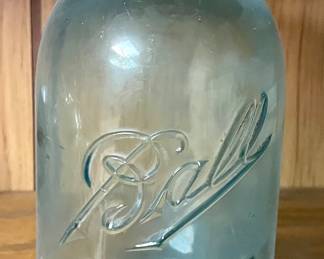 ANTIQUE BALL PERFECT MASON QUART JAR W/ZINC LID