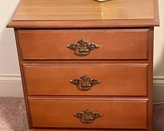 SOLID CHERRY "WELSH VALLEY" by THOMASVILLE NIGHTSTAND