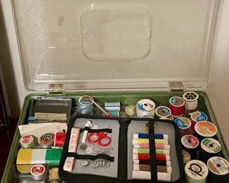 VINTAGE SEWING BOX FULL OF ACCESSORIES