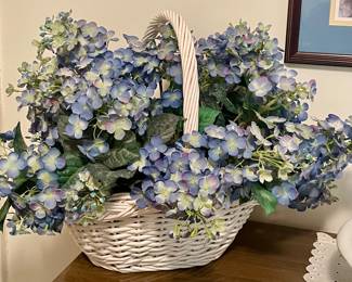 WHITE BASKET W/HYDRANGEAS