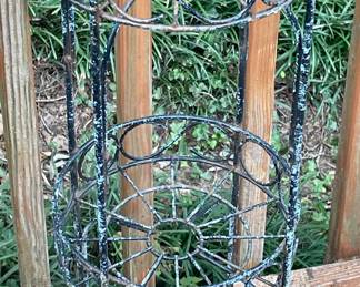 METAL PLANT STAND