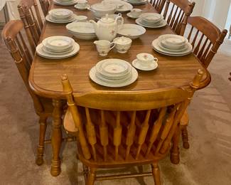 Vintage Cochrane Furniture Dining Table w/8-Arrow Back Chairs, 2-Leaves