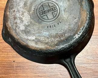 Well Seasoned Griswold No. 8 Cast Iron Frying Pan 