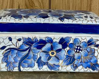 BLUE/WHITE TRINKET BOX