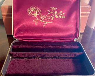VINTAGE/ANTIQUE JEWELRY BOX