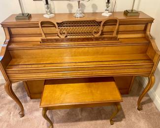 BEAUTIFUL YAMAHA PIANO