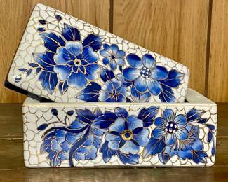 BLUE/WHITE TRINKET BOX