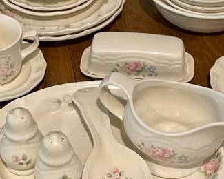 44-pcs  PFALTZGRAFF “TEA ROSE”