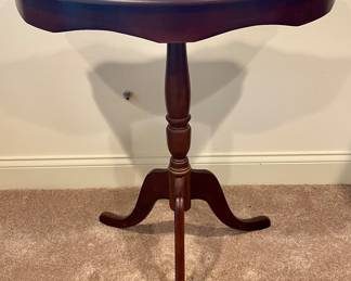 DEMI TABLE