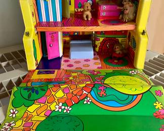 VINTAGE 1968 LIDDLE KIDDLES TALKING TOWNHOUSE