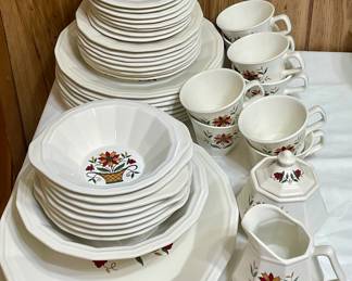 VINTAGE/ANTIQUE "BAYBERRY" by HOMER LAUGHLIN