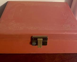 VINTAGE/ANTIQUE JEWELRY BOX