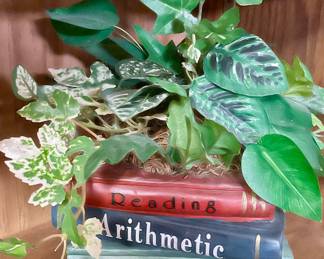 BOOKS FIGURE W/GREENERY