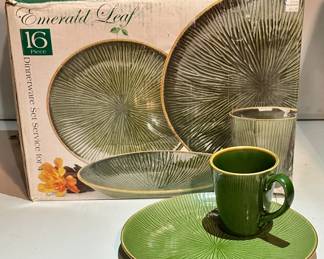 Dinnerware Service for 4