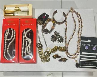 Costume Jewelry; Cosmetic bottle