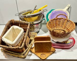 Lot Baskets; Strainers, Containers