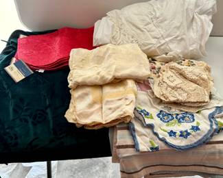 Lot Vintage Linens & Chair Covers