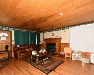039Family Room