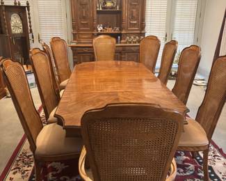 Gorgeous Dining Room Table and Chairs 8'10"x3'7"