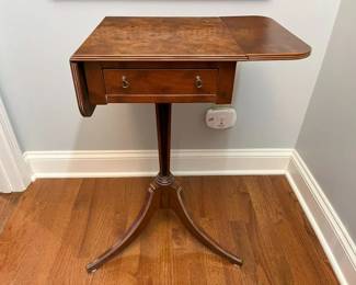 6280 The Bombay Co. Drop Leaf Accent Tablemin