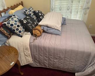PILLOWS AND BEDDING