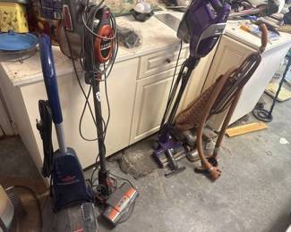 4 VACUUM CLEANERS