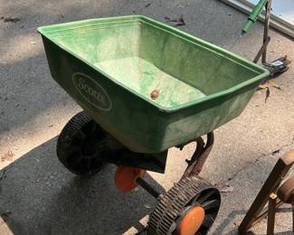 SCOTTS TOW BEHIND SPREADER