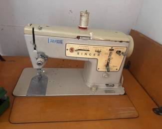 SINGER SEWING MACHINE
