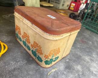 VINTAGE METAL BREAD BOX
