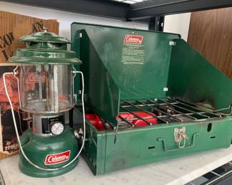 CW236Coleman Grill And Lantern