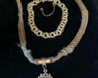 CW195VVictorian Locket Necklace