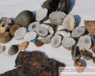 1 COPPER bearing pieces, 15 Quartz GEODES