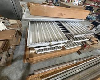 PALLET OF LIGHT FIXTURES