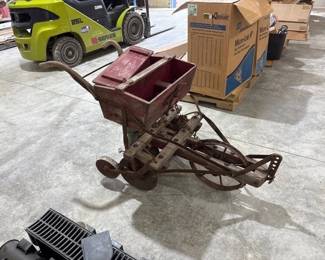 ANTIQUE PLANTER